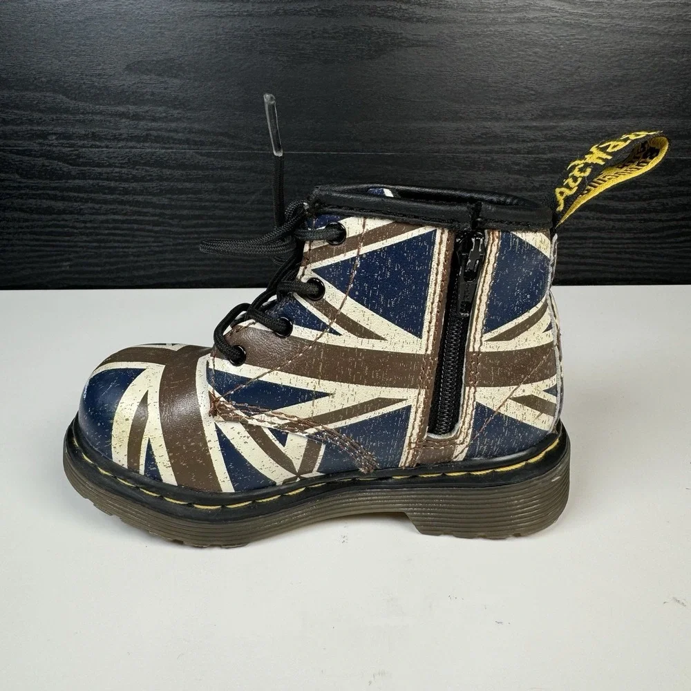 Dr  Martens Boots BRITISH FLAG Delaney Union Jack US 6 UNISEX Kids Toddler Laces